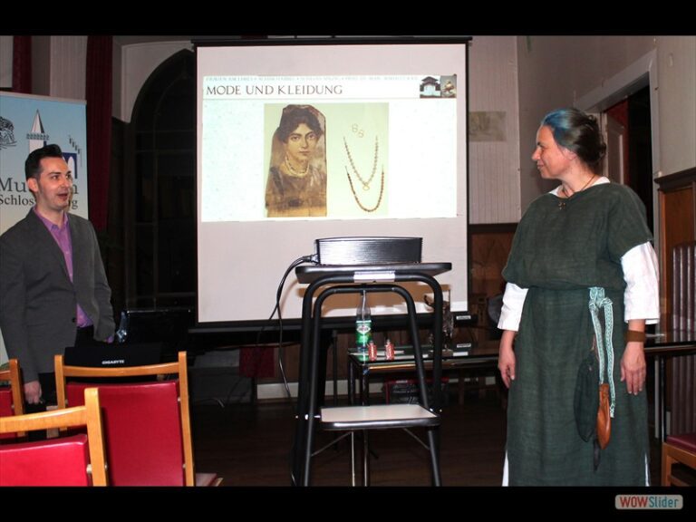 Achim Habbel referierte beim Turmgespräch im Sinziger Schloss über die Frauen am Limes